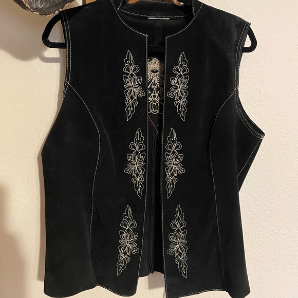 Custom Vintage Black Embroidered Suede Unisex Wolf Vest Leaderofthepack - Picture 2 of 4
